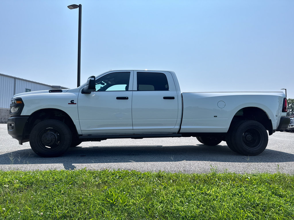 New 2026 RAM 3500 Tradesman AWD/4WD image 15