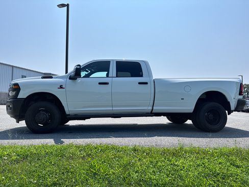 New 2026 RAM 3500 Tradesman AWD/4WD image 15