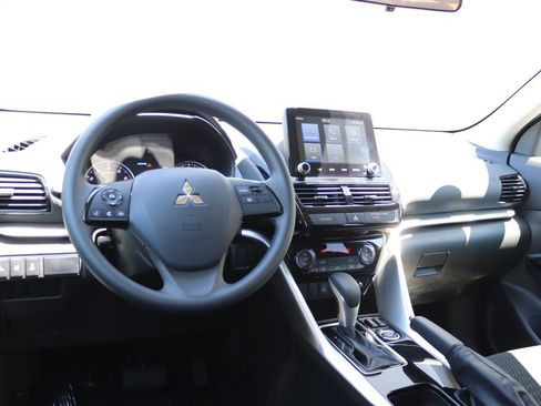Used 2025 Mitsubishi Eclipse Cross LE AWD/4WD image 3