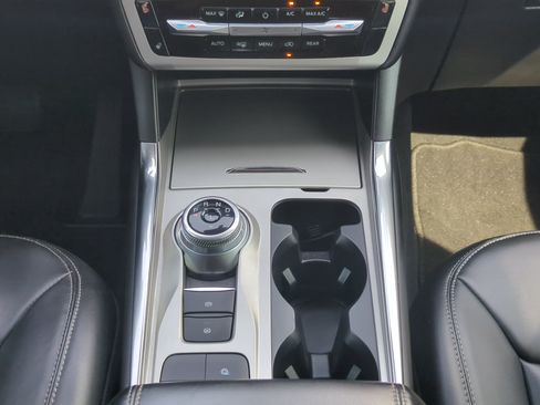 Certified 2022 Ford Explorer XLT w/ Equipment Group 202A RWD image 17