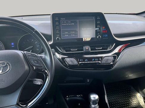 Used 2019 Toyota C-HR XLE FWD image 6