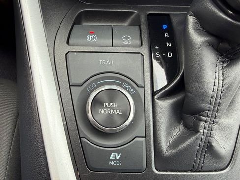 Certified 2025 Toyota RAV4 XLE image 25