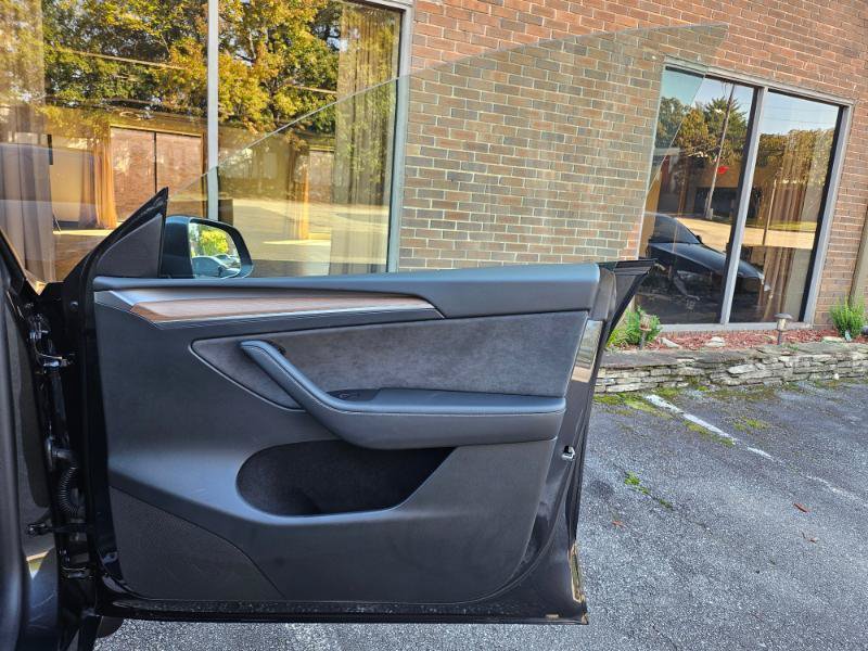 Used 2024 Tesla Model Y 2WD image 58