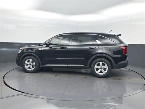 Used 2021 Kia Sorento LX image 2