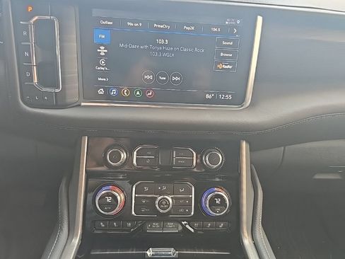 Used 2021 GMC Yukon XL Denali w/ Denali Ultimate Package AWD/4WD image 15