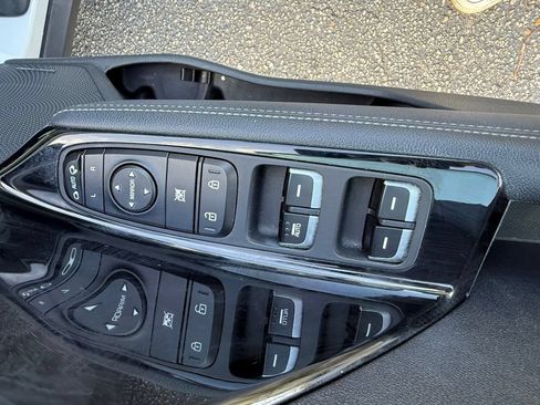Certified 2022 Kia Niro Touring Special Edition FWD image 14
