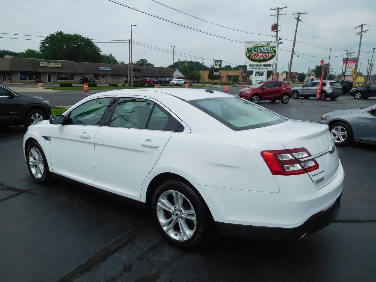 Used 2016 Ford Taurus SE FWD image 3