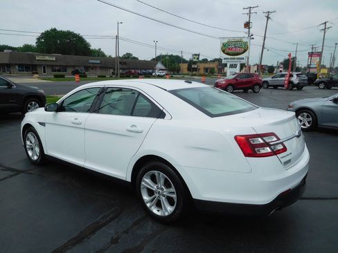 Used 2016 Ford Taurus SE FWD image 3