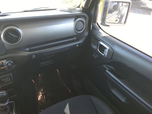 Used 2018 Jeep Wrangler Unlimited Sport S image 17