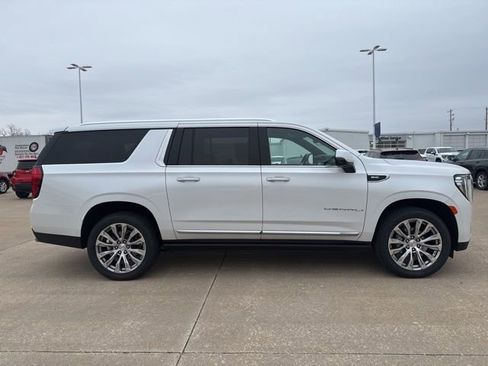 Used 2022 GMC Yukon XL Denali image 2