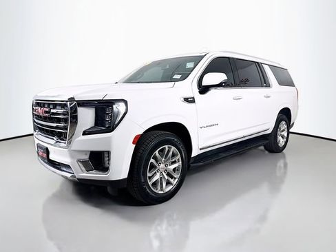 Used 2023 GMC Yukon AT4 w/ AT4 Premium Package image 3