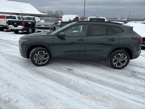 New 2026 Chevrolet Trax LT w/ Sunroof Package image 5