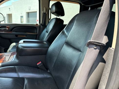 Used 2012 Chevrolet Avalanche LTZ AWD/4WD image 15