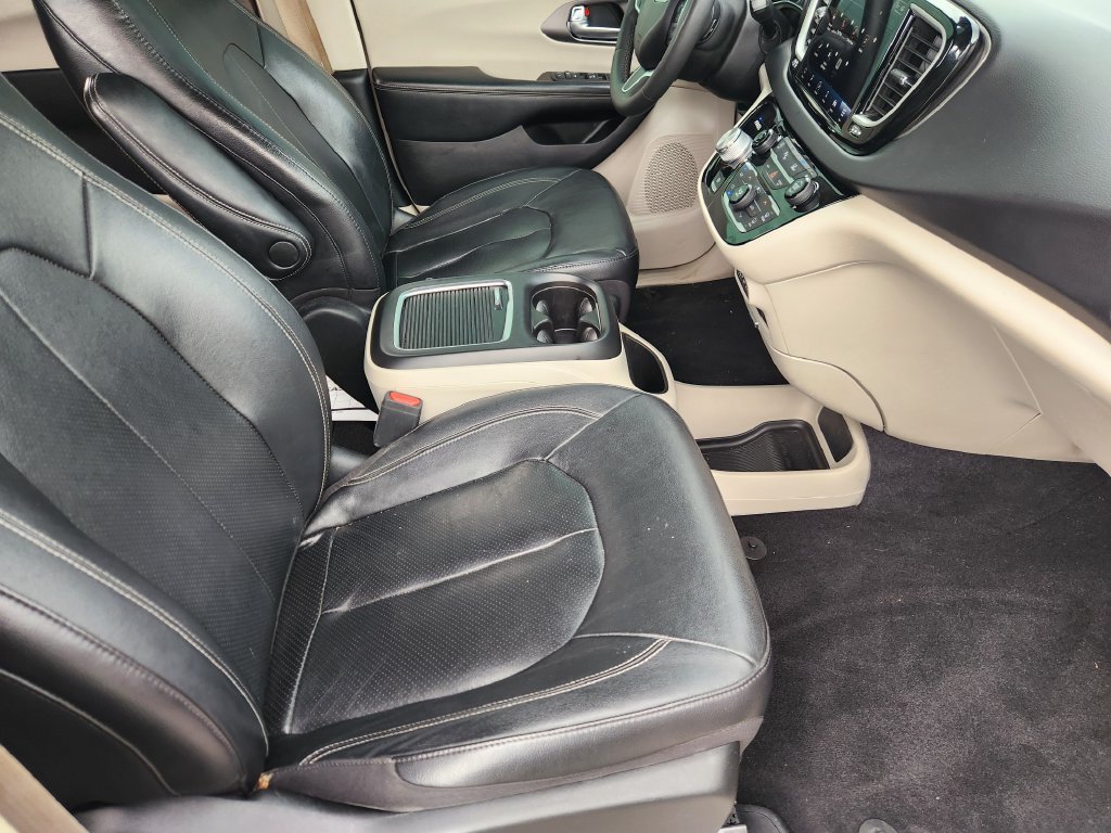 Used 2022 Chrysler Pacifica Touring-L FWD image 10