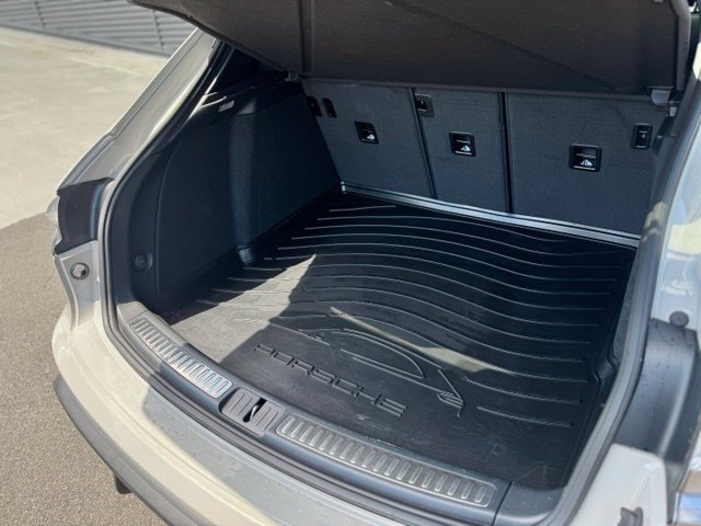 Certified 2022 Porsche Macan AWD/4WD image 34