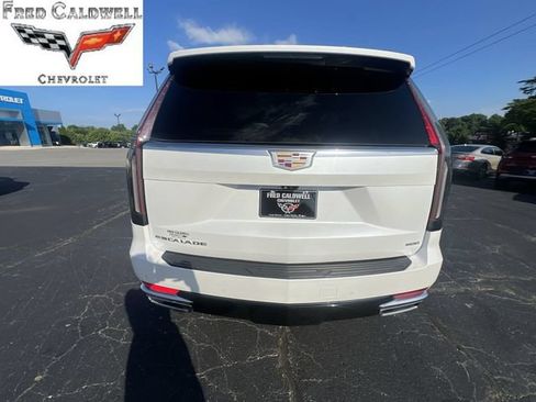 Used 2022 Cadillac Escalade Premium Luxury AWD/4WD image 38