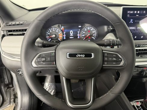 Used 2023 Jeep Compass Limited w/ Mopar Graphics Package AWD/4WD image 22