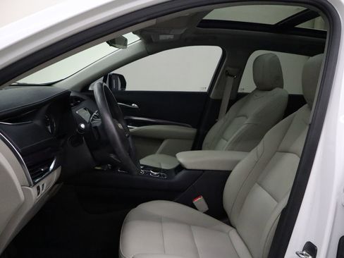 Used 2023 Cadillac XT4 Luxury w/ Cold Weather Package image 17