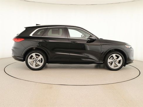 New 2025 Audi Q5 Prestige image 8