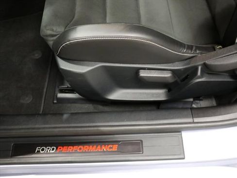 Used 2022 Ford Mustang Shelby GT500 w/ Carbon Fiber Track Pack image 18