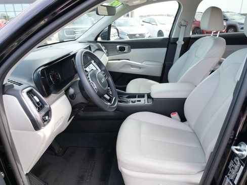 Certified 2023 Kia Sorento EX w/ Panoramic Sunroof Package image 17