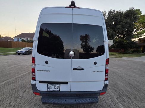 Used 2014 Freightliner Sprinter 2500 image 6