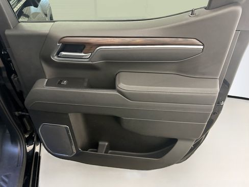 Used 2025 GMC Sierra 1500 SLT image 30