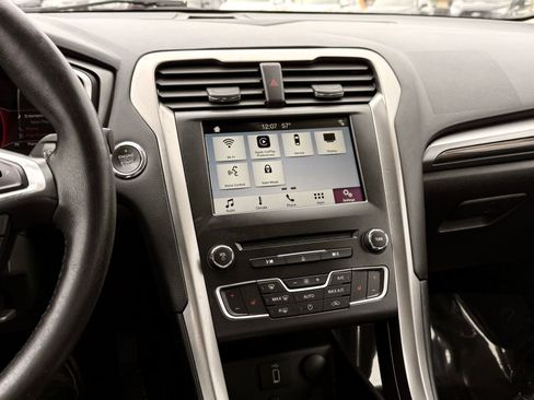 Used 2018 Ford Fusion SE w/ Equipment Group 602A FWD image 35