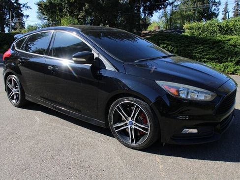 Used 2018 Ford Focus ST FWD image 2