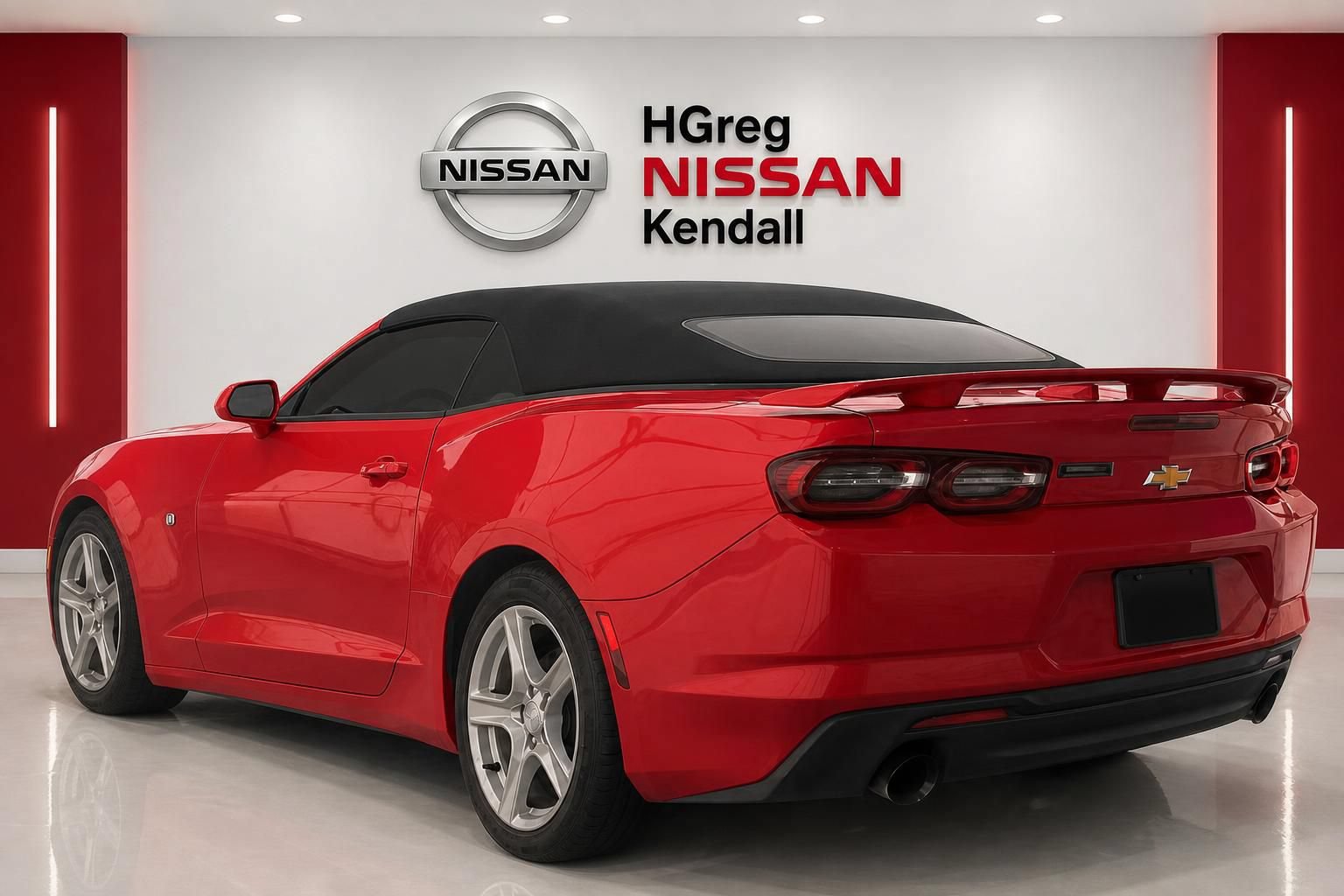 Used 2020 Chevrolet Camaro LT RWD image 2