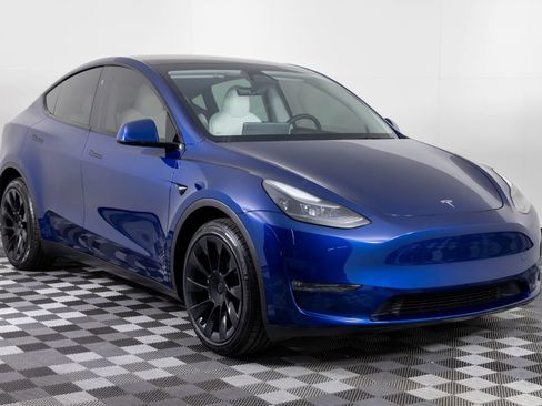Used 2024 Tesla Model Y Long Range image 12