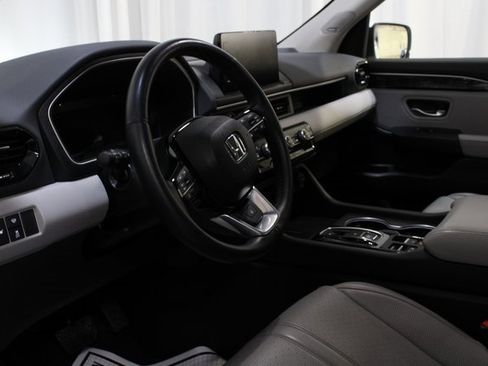 Used 2024 Honda Pilot Elite image 16