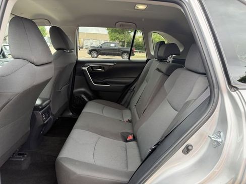 Used 2025 Toyota RAV4 XLE FWD image 26