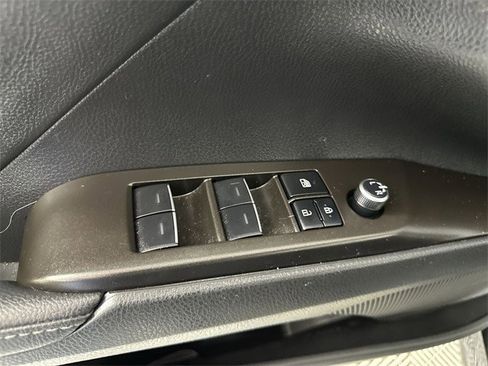 Used 2022 Toyota Camry XLE image 24