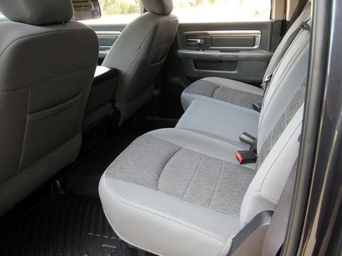 Used 2016 RAM 2500 SLT w/ Luxury Group AWD/4WD image 42