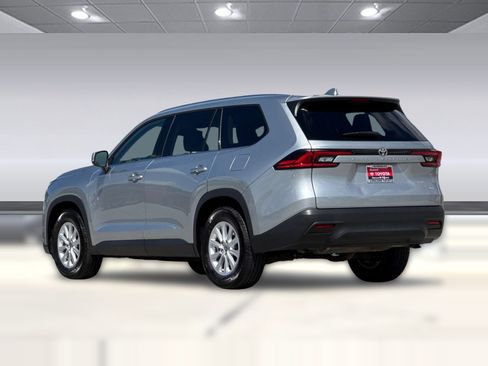Used 2025 Toyota Grand Highlander FWD image 3