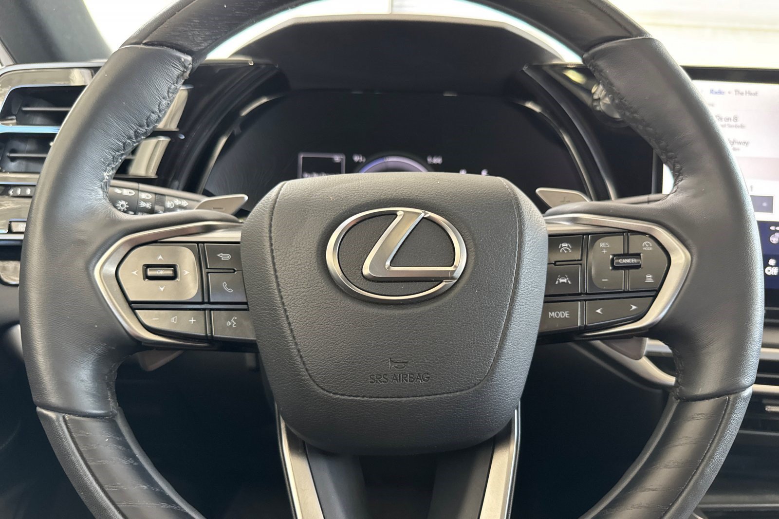 Certified 2024 Lexus RX 350h w/ Kick Sensor & Tow Package AWD/4WD image 29