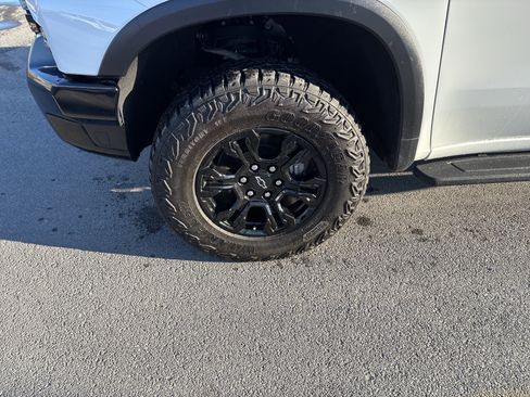 Used 2024 Chevrolet Silverado 1500 ZR2 w/ Technology Package image 11