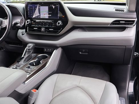 Used 2022 Toyota Highlander Limited image 34