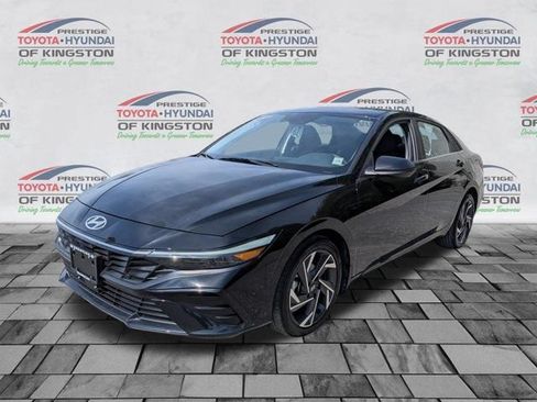 Certified 2025 Hyundai Elantra SEL FWD image 8