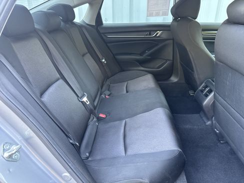 Used 2018 Honda Accord EX image 12