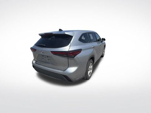 Used 2023 Toyota Highlander L AWD/4WD image 5