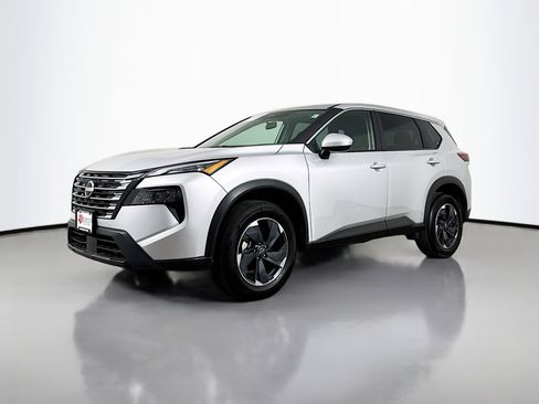 Used 2025 Nissan Rogue SV AWD/4WD image 3