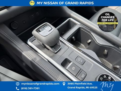 Used 2025 Nissan Pathfinder Platinum AWD/4WD image 26