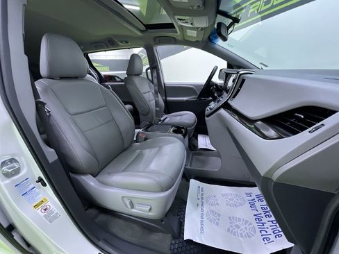Used 2015 Toyota Sienna AWD image 30