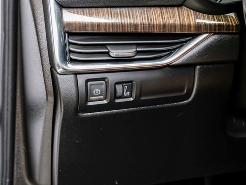 Used 2020 Cadillac XT4 Premium Luxury w/ Enhanced Visibility Package image 31