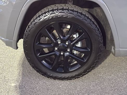 Used 2020 Jeep Grand Cherokee Altitude image 9