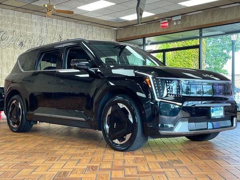 Used 2024 Kia EV9 Land image 10