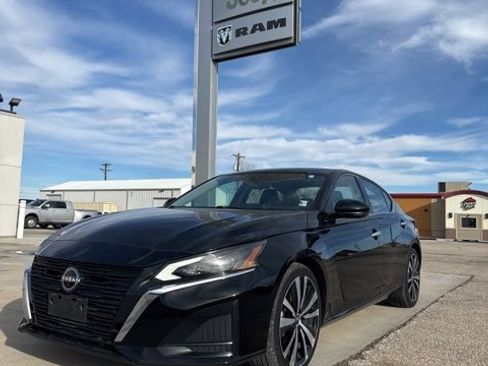Used 2023 Nissan Altima 2.5 SL image 1