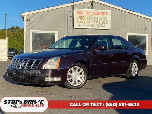 Used 2009 Cadillac DTS image 1